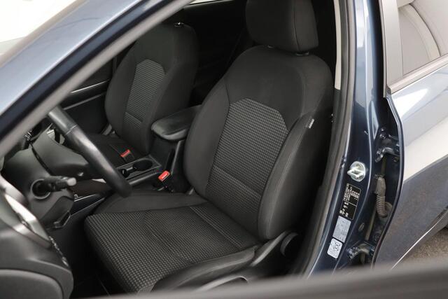 KIA CEE D Ceed 1.4 T-GDi DynamicLine | Stoel & stuurverwarming | Camera | Carplay | Navigatie | Climate control | PDC | Cruise control
