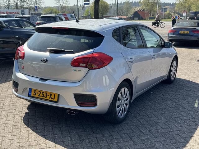 KIA CEE D cee'd 1.6 GDI ComfortLine / Bluetooth / Radio / Cruise Control / Airco