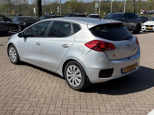 KIA CEE D cee'd 1.6 GDI ComfortLine / Bluetooth / Radio / Cruise Control / Airco