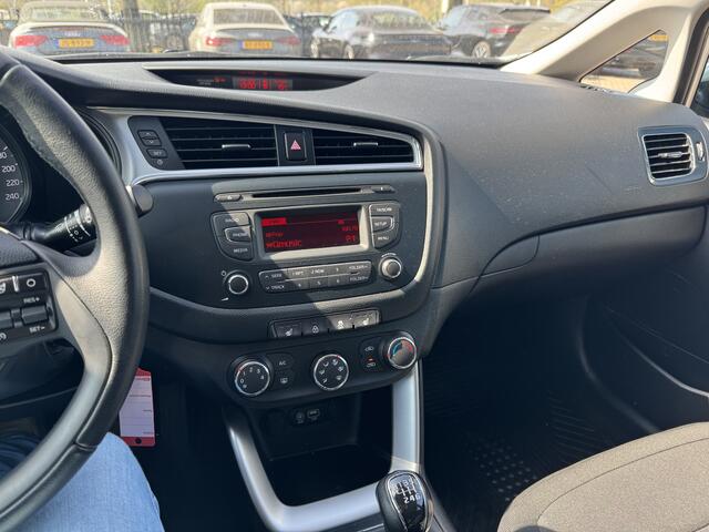 KIA CEE D cee'd 1.6 GDI ComfortLine / Bluetooth / Radio / Cruise Control / Airco