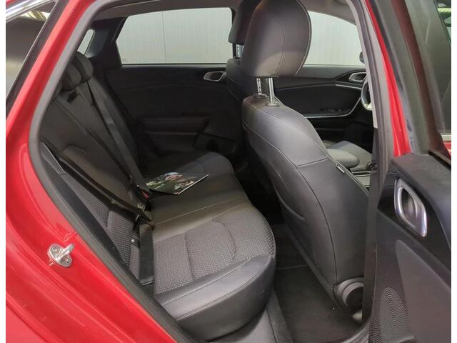 KIA CEE D Ceed 1.6 CRDi 116PK Automaat DynamicPlusLine 5Drs./ Trekhaak / Airco-ecc./ Pdc.+Camera / Navigatie / Stoel-Stuurverw. / *Distributie vervangen bij 95.000KM *