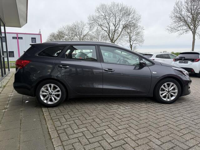KIA CEE D cee'd Sportswagon 1.6 GDI First Edition Trekhaak | PDC A | Camera