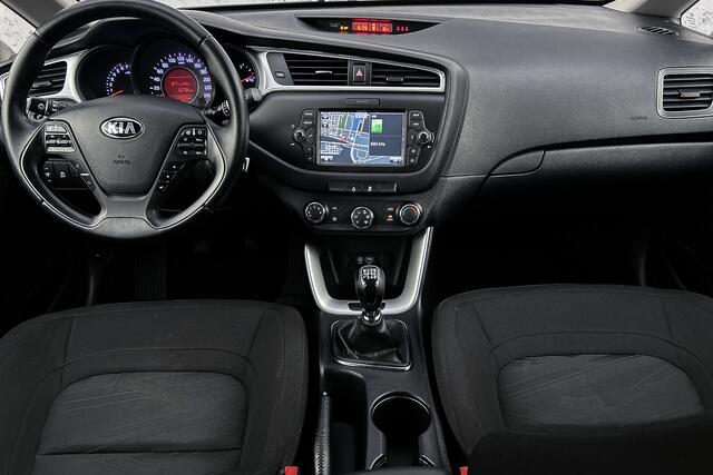 KIA CEE D cee'd Sportswagon 1.6 GDI First Edition | Camera | Parkeersensoren | Airconditioning | Cruise control | Navigatie