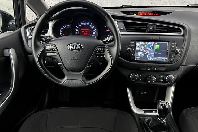 KIA CEE D cee'd Sportswagon 1.6 GDI First Edition | Camera | Parkeersensoren | Airconditioning | Cruise control | Navigatie