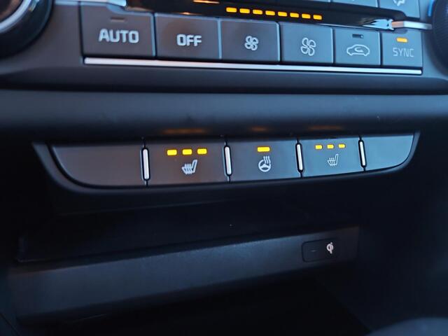 KIA CEE D Ceed Sportswagon 1.5 T-GDi DynamicPlusLine | Automaat | Navi | Stoel- en stuurverwarming | Clima | Parkeersensoren | LMV |