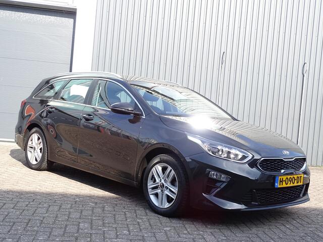 KIA CEE D Ceed Sportswagon 1.0 T-GDi DynamicLine 6-Bak, Navigatie, Camera, Bedienbaar Stuur, LM-Velgen, Airco/ECC, CruiseControl, Parkeersensoren
