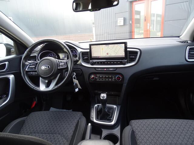 KIA CEE D Ceed Sportswagon 1.0 T-GDi DynamicLine 6-Bak, Navigatie, Camera, Bedienbaar Stuur, LM-Velgen, Airco/ECC, CruiseControl, Parkeersensoren