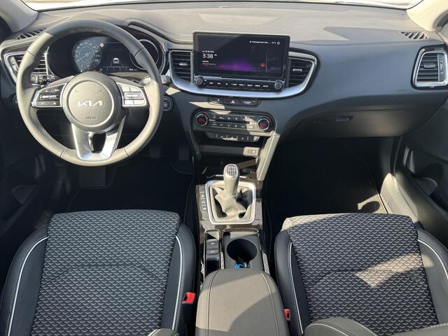 KIA CEE D Ceed Sportswagon 1.5 T-GDi DynamicPlusLine DynamicPlusLine Snel Leverbaar | Camera | Stoelverwarming | Keyless | Navigatie | Apple Carplay/ Android auto |