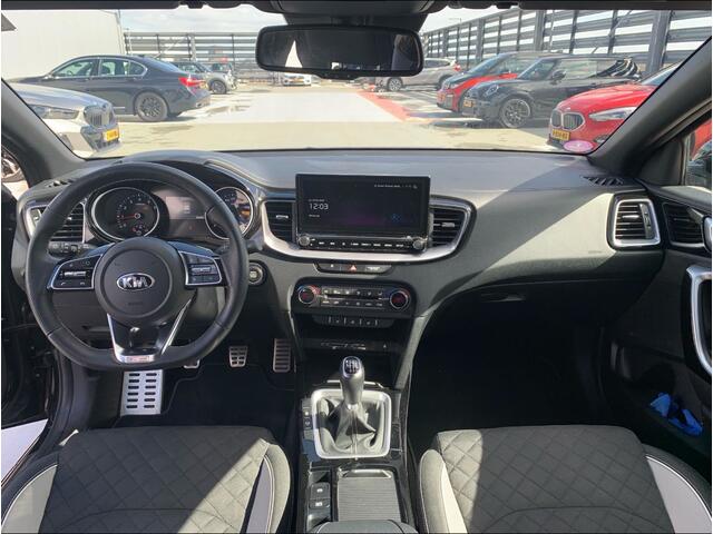KIA CEE D Ceed Sportswagon 1.5 T-GDi GT-Line / Camera / Apple CarPlay / Keyless / 17'' / Stuurverwarming / Getint glas / DAB / Stoelverwarming