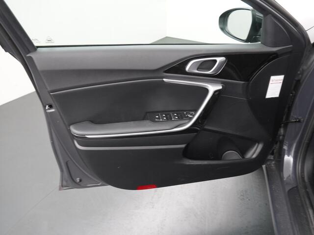 KIA CEE D Ceed Sportswagon 1.5 T-GDi 160pk DynamicPlusLine 1.410KG trekgewicht * Demo * - Navigatie - LED koplampen - Apple/Android Carplay - Led - Digitaal Dashboard - Fabrieksgarantie tot 06-2030