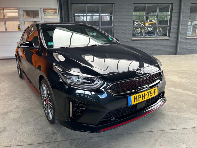 KIA CEE D 1.6 T-GDI GT / 204PK Automaat / voll