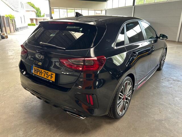 KIA CEE D 1.6 T-GDI GT / 204PK Automaat / voll