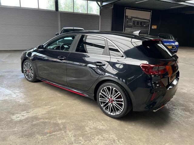 KIA CEE D 1.6 T-GDI GT / 204PK Automaat / voll