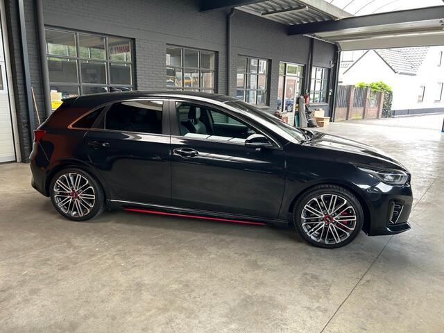 KIA CEE D 1.6 T-GDI GT / 204PK Automaat / voll