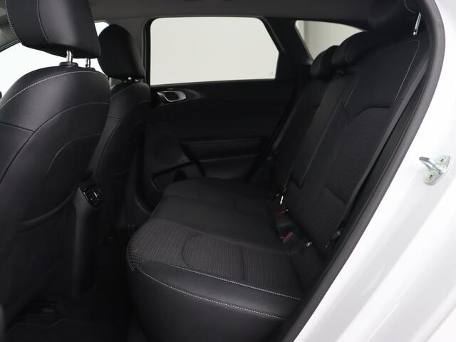 KIA CEE D Ceed 1.4 T-GDi DynamicPlusLine | Stoel & stuurverwarming | Adaptive cruise | Camera | Carplay | Keyless | Half leder | Navigatie