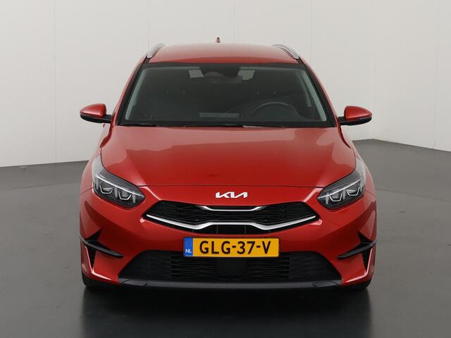 KIA CEE D Ceed Sportswagon 1.5 T-GDi DynamicPlusLine | Navigatiesysteem | Parkeercamera | Stoelverwarming | Keyless Go