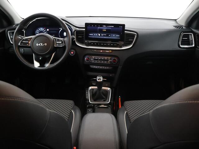 KIA CEE D Ceed Sportswagon 1.5 T-GDi DynamicPlusLine | Navigatiesysteem | Parkeercamera | Stoelverwarming | Keyless Go