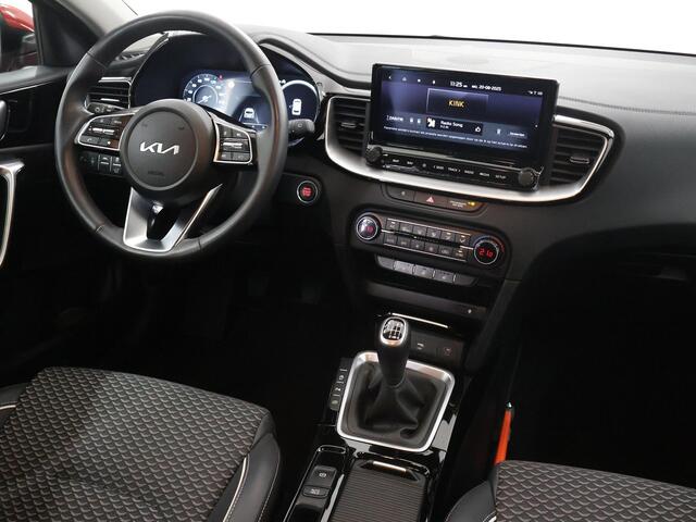 KIA CEE D Ceed Sportswagon 1.5 T-GDi DynamicPlusLine | Navigatiesysteem | Parkeercamera | Stoelverwarming | Keyless Go