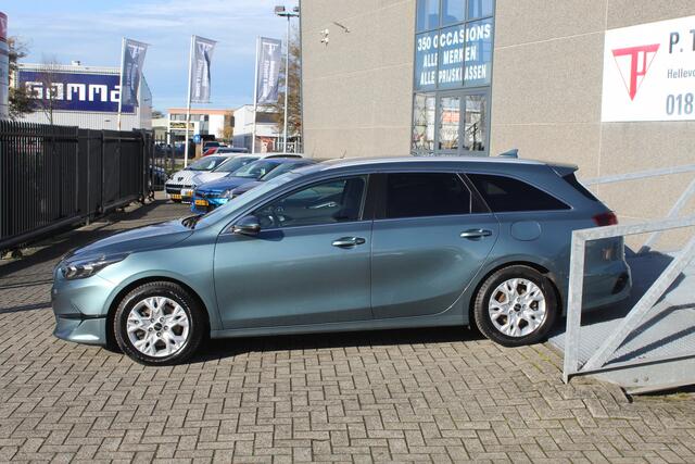 KIA CEE D Ceed Sportswagon 1.0 T-GDi DynamicPlusLine 1ste eigenaar / Orig. NL auto / Dealeronderhouden / Elektrische achterklep / Stoel en stuurverwarming / Trekhaak / Lane assist / Dode hoek detectie / Navigatie / Camera / Apple car play / Climate control / Cruise