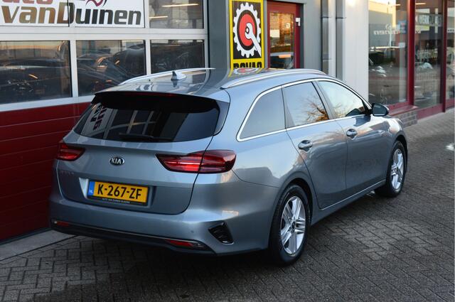 KIA CEE D Ceed Sportswagon 1.5 T-GDi DynamicPlusLine O.a: Afn. Haak, PDC, Camera, Stoel+Stuurverw, Keyless, Etc. All-in prijs!