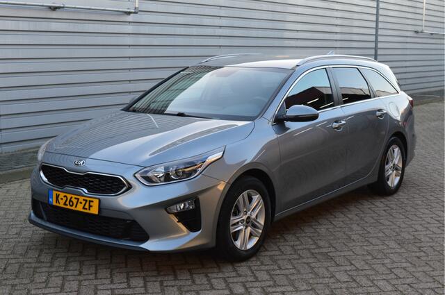 KIA CEE D Ceed Sportswagon 1.5 T-GDi DynamicPlusLine O.a: Afn. Haak, PDC, Camera, Stoel+Stuurverw, Keyless, Etc. All-in prijs!
