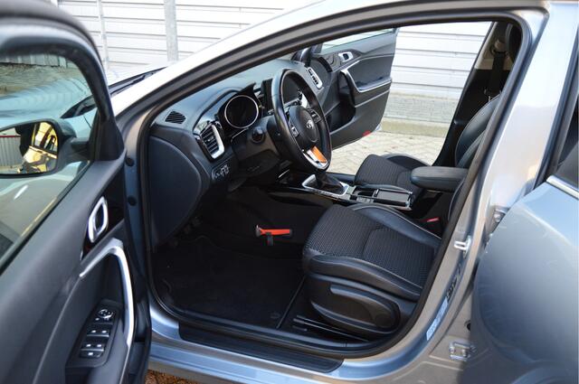 KIA CEE D Ceed Sportswagon 1.5 T-GDi DynamicPlusLine O.a: Afn. Haak, PDC, Camera, Stoel+Stuurverw, Keyless, Etc. All-in prijs!