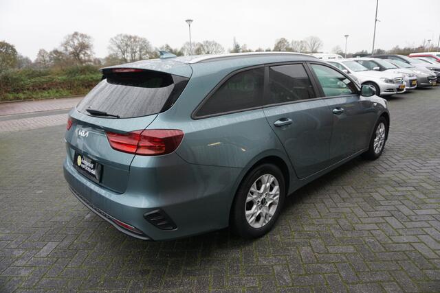 KIA CEE D Ceed Sportswagon 1.5 T-GDI 160PK DYNAMICLINE OKT 2023 VOLLEDIG DEALER ONDERHOUDEN! CAMERA STOEL+STUURVERWARMING ANDROID/APPLECARPLAY(NAVI) ECC AIRCO CRUISECONTROL BLUETOOTH LMV 4X ELECTR.RAMEN/SPIEGELS