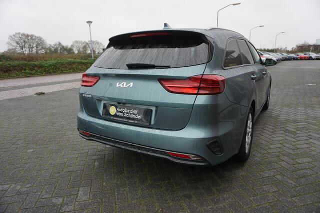 KIA CEE D Ceed Sportswagon 1.5 T-GDI 160PK DYNAMICLINE OKT 2023 VOLLEDIG DEALER ONDERHOUDEN! CAMERA STOEL+STUURVERWARMING ANDROID/APPLECARPLAY(NAVI) ECC AIRCO CRUISECONTROL BLUETOOTH LMV 4X ELECTR.RAMEN/SPIEGELS