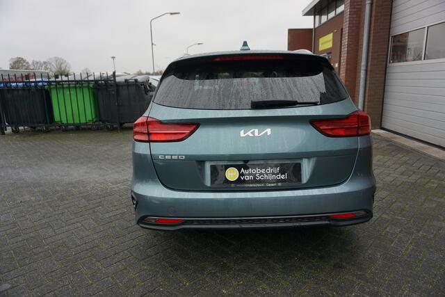 KIA CEE D Ceed Sportswagon 1.5 T-GDI 160PK DYNAMICLINE OKT 2023 VOLLEDIG DEALER ONDERHOUDEN! CAMERA STOEL+STUURVERWARMING ANDROID/APPLECARPLAY(NAVI) ECC AIRCO CRUISECONTROL BLUETOOTH LMV 4X ELECTR.RAMEN/SPIEGELS