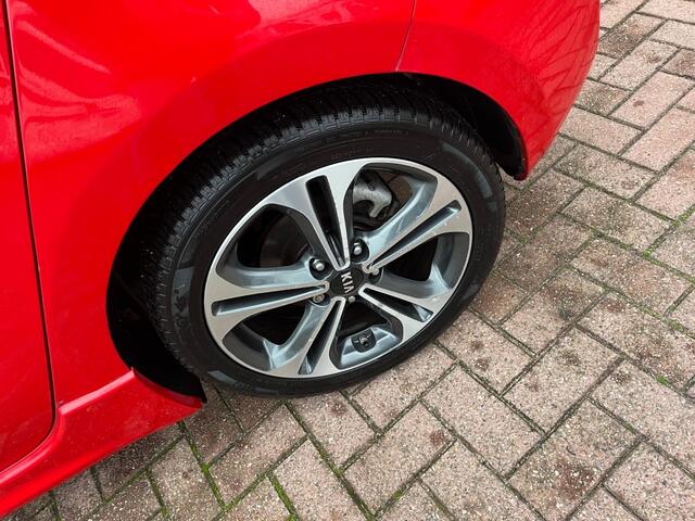 KIA CEE D 120pk GT-Line Clima Cruise Stoelv. Navi