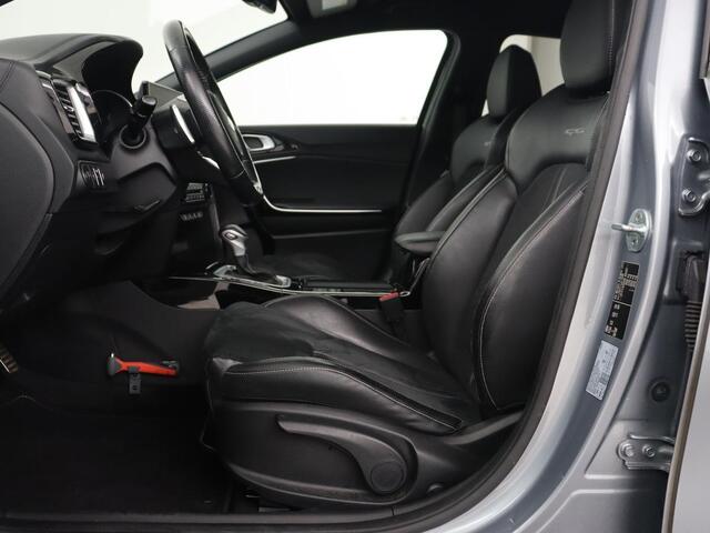 KIA CEE D Ceed 1.5 T-GDi GT-Line | Trekhaak | Stoel & stuurverwarming | Leder/Alcantara | Camera | Adaptive cruise | Park Assist | Climate control | Full LED | Carplay | Navigatie | Sportstoelen