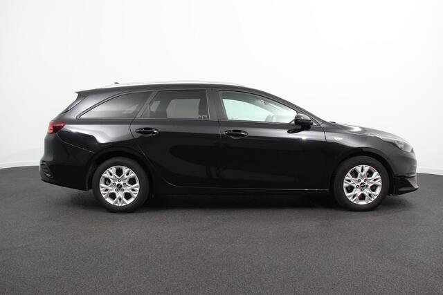 KIA CEE D Ceed Sportswagon 1.0 T-GDi 101pk Prestige | Navigatie | Apple Carplay/Android Auto | Camera | Stoel- en stuurverwarming | Cruise Control | Climate Control | Start/Stop systeem | Getinte ramen