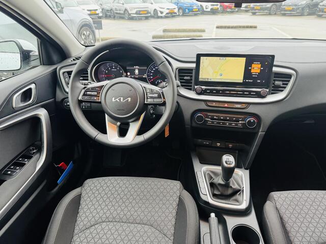 KIA CEE D Ceed Sportswagon 1.0 T-GDi ComfortLine Black Wheels + All 4 season banden Demo auto ! | BTW Auto | Km-stand kan iets varieeren ! | Informeer altijd even of de auto aanwezig is..