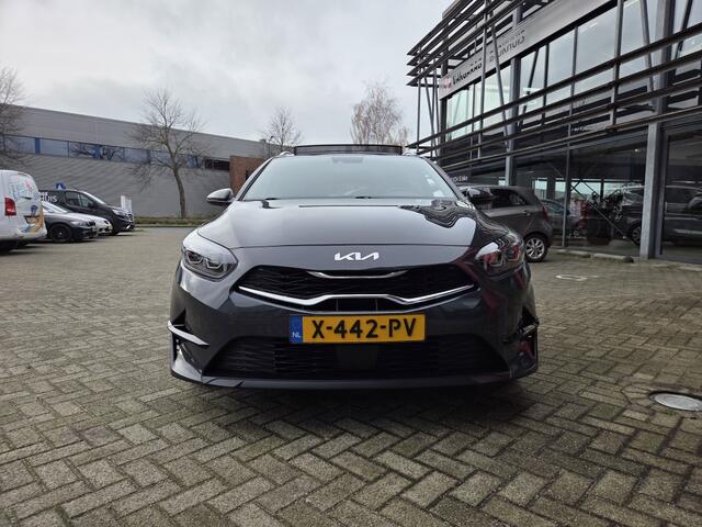 KIA CEE D Ceed Sportswagon 120pk T-GDi ExecLine | Panodak | Stoelverw. | Navi