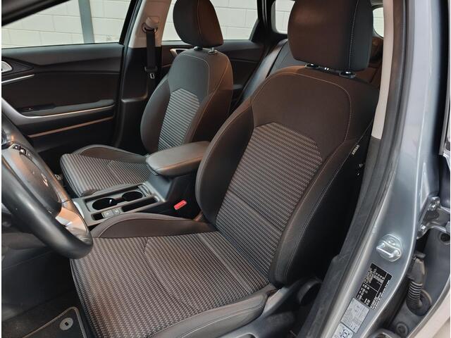 KIA CEE D Ceed Sportswagon 1.5 T-GDi DynamicLine Airconditioning (automatisch) | Cruise control | Navigatiesysteem | Parkeersensoren | Trekhaak