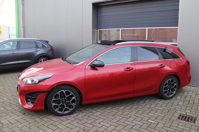 KIA CEE D Ceed Sportswagon 1.5 T-GDi GT-PlusLine Stoel & Stuurverwarmd, Pano, Trekhaak, Camera