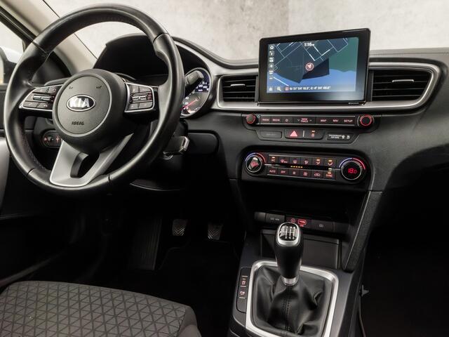 KIA CEE D Ceed 1.0 T-GDi DynamicLine (APPLE CARPLAY, GROOT NAVI, CLIMATE, GETINT GLAS, CAMERA, SPORTSTOELEN, LANE ASSIST, CRUISE, TREKHAAK, NIEUWSTAAT)