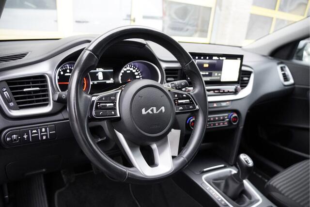 KIA CEE D Ceed Sportswagon 1.0 T-GDi DynamicLine BJ2022 Lmv 16" | Led V+A | Navi | Trekhaak | Achteruitrijcamera | App-Connect | Climate control | Cruise control | Getint glas