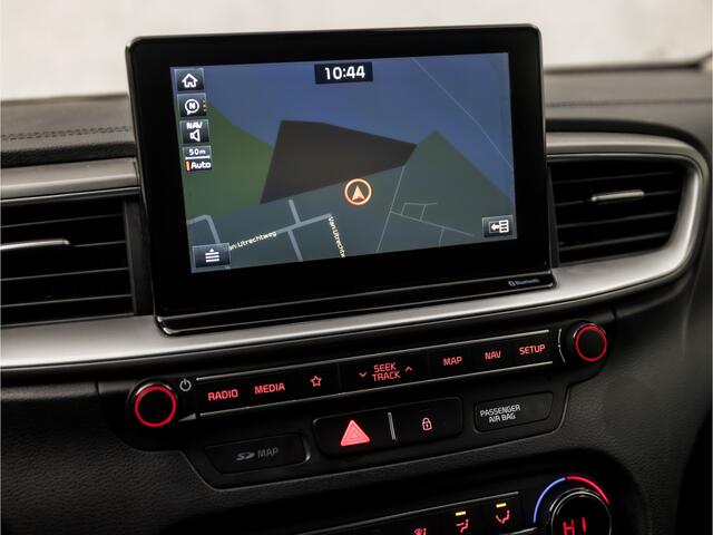 KIA CEE D Ceed Sportswagon 1.4 T-GDi DynamicLine 141Pk Automaat (APPLE CARPLAY, GROOT NAVI, CAMERA, TREKHAAK, SPORTSTOELEN, CLIMATE, LANE ASSIST, NIEUWE APK, NIEUWSTAAT)