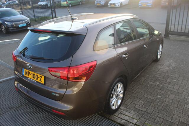 KIA CEE D cee'd Sportswagon 1.6 GDI ComfortPlusLine 135pk Navigator | Cruise control | Achteruitrijcamera | Parkeersensoren