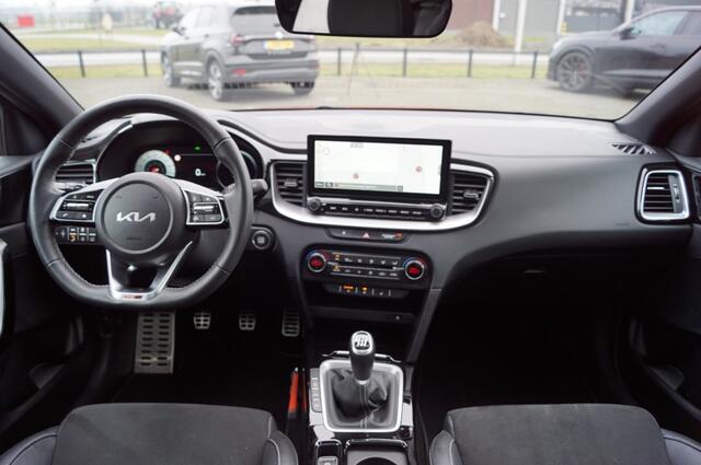 KIA CEE D Sportwagon 1.5 T-GDi GT-Line / Panodak / Navi / Camera/ Trekhaak afnb.