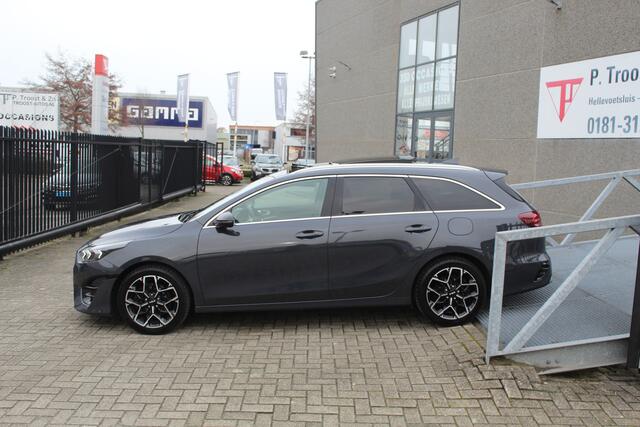 KIA CEE D Ceed Sportswagon 1.5 T-GDi GT-Line Automaat/1ste Eigenaar/Dealeronderhouden/Panoramadak/Trekhaak/Navigatie/Achteruitrijcamera/Stuur- en Stoelverwarming/Adaptive cruisecontrol/Lane assist/Parkeersensoren rondom