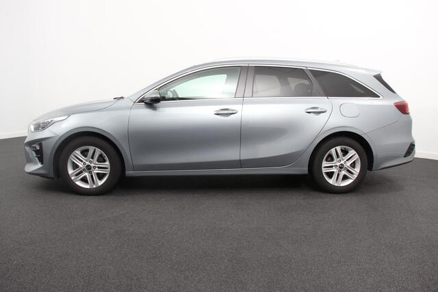 KIA CEE D Ceed Sportswagon 1.4 T-GDi Automaat DynamicLine | Panoramadak | Adaptive Cruise Control | Lane Assist | Camera | Stoel/Stuurverwarming | Apple Carplay/Android Auto | JBL Soundsystem | Navigatie |