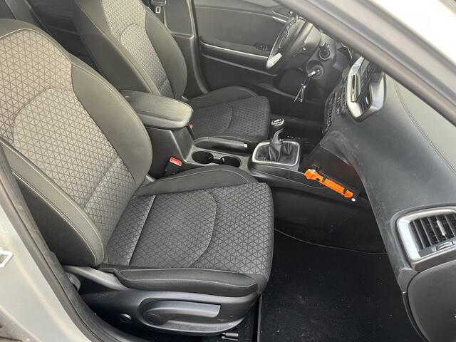 KIA CEE D Ceed 1.6 CRDi DynamicLine / Cruise / Carplay / Clima / Lmv