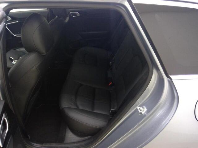 KIA CEE D CEED SPORTSWAGON 1.5 T-GDI GT-PLUSLINE I AUTOMAAT I SCHUIF/KANTELDAK I P-CAMERA I APPLE CARPLAY