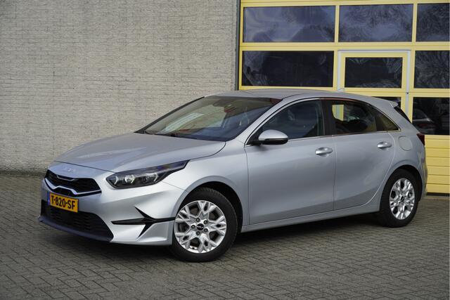 KIA CEE D Ceed 1.0 T-GDi 5drs DynamicLine BJ2023 Lmv 16" | Led V+A | Pdc | Achteruitrijcamera | App-Connect | Navi | Climate control | Cruise control | Getint glas