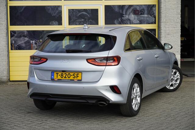 KIA CEE D Ceed 1.0 T-GDi 5drs DynamicLine BJ2023 Lmv 16" | Led V+A | Pdc | Achteruitrijcamera | App-Connect | Navi | Climate control | Cruise control | Getint glas