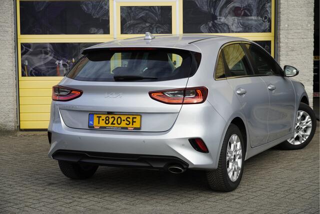 KIA CEE D Ceed 1.0 T-GDi 5drs DynamicLine BJ2023 Lmv 16" | Led V+A | Pdc | Achteruitrijcamera | App-Connect | Navi | Climate control | Cruise control | Getint glas
