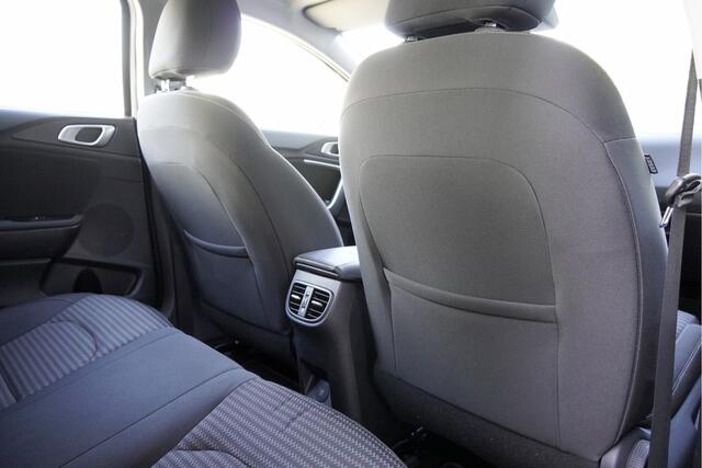 KIA CEE D Ceed 1.0 T-GDi 5drs DynamicLine BJ2023 Lmv 16" | Led V+A | Pdc | Achteruitrijcamera | App-Connect | Navi | Climate control | Cruise control | Getint glas