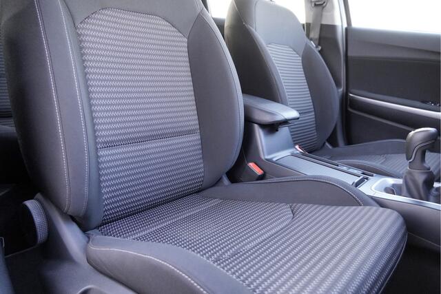 KIA CEE D Ceed 1.0 T-GDi 5drs DynamicLine BJ2023 Lmv 16" | Led V+A | Pdc | Achteruitrijcamera | App-Connect | Navi | Climate control | Cruise control | Getint glas